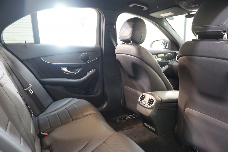 メルセデスベンツ Cクラス C200 AVG AMGﾗｲﾝ ﾚｰﾀﾞｰｾｰﾌﾃｨPKG　BSG搭載 後期 ｷｰﾚｽｺﾞｰ 黒革 HDDﾅﾋﾞTV ｽﾏﾎ連携 ﾊﾞｯｸｶﾒﾗ PTS LEDﾗｲﾄ AMGｴｱﾛ&18AW ﾀﾞｲﾅﾐｯｸS ｴｱｻｽ 9AT　2年保証