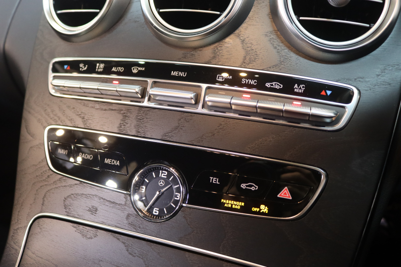 メルセデスベンツ Cクラス C200 AVG AMGﾗｲﾝ ﾚｰﾀﾞｰｾｰﾌﾃｨPKG　BSG搭載 後期 ｷｰﾚｽｺﾞｰ 黒革 HDDﾅﾋﾞTV ｽﾏﾎ連携 ﾊﾞｯｸｶﾒﾗ PTS LEDﾗｲﾄ AMGｴｱﾛ&18AW ﾀﾞｲﾅﾐｯｸS ｴｱｻｽ 9AT　2年保証