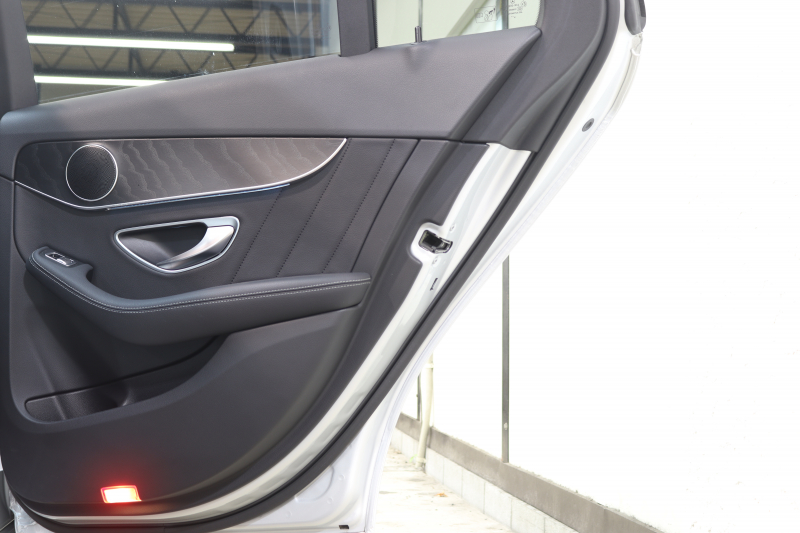 メルセデスベンツ Cクラス C200 AVG AMGﾗｲﾝ ﾚｰﾀﾞｰｾｰﾌﾃｨPKG　BSG搭載 後期 ｷｰﾚｽｺﾞｰ 黒革 HDDﾅﾋﾞTV ｽﾏﾎ連携 ﾊﾞｯｸｶﾒﾗ PTS LEDﾗｲﾄ AMGｴｱﾛ&18AW ﾀﾞｲﾅﾐｯｸS ｴｱｻｽ 9AT　2年保証