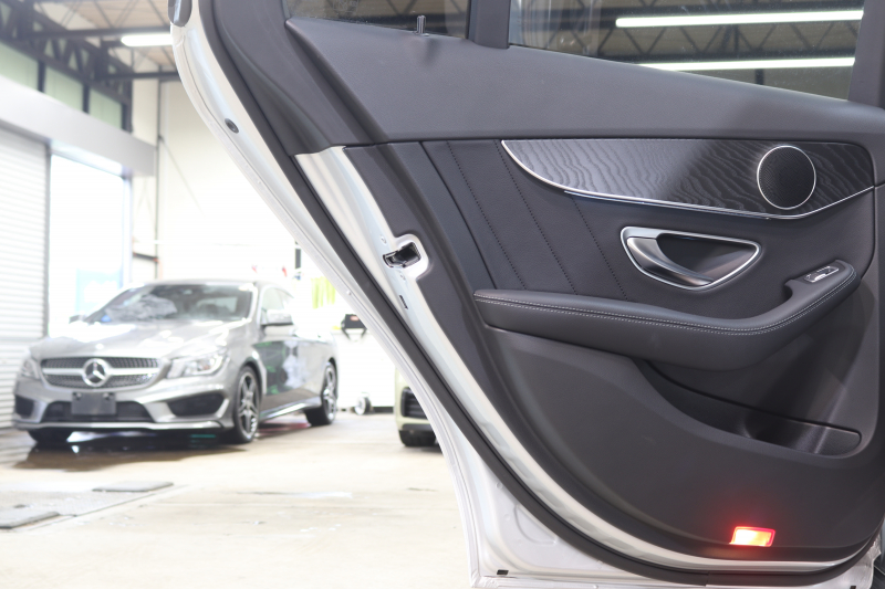 メルセデスベンツ Cクラス C200 AVG AMGﾗｲﾝ ﾚｰﾀﾞｰｾｰﾌﾃｨPKG　BSG搭載 後期 ｷｰﾚｽｺﾞｰ 黒革 HDDﾅﾋﾞTV ｽﾏﾎ連携 ﾊﾞｯｸｶﾒﾗ PTS LEDﾗｲﾄ AMGｴｱﾛ&18AW ﾀﾞｲﾅﾐｯｸS ｴｱｻｽ 9AT　2年保証