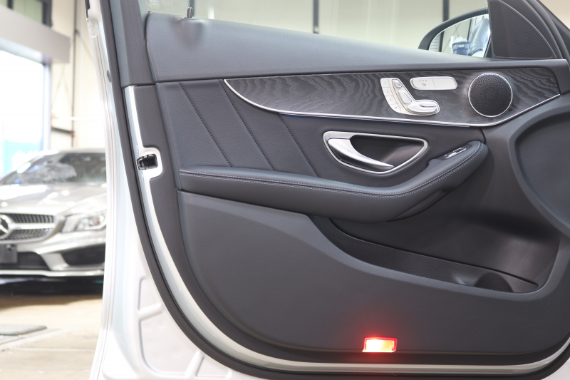 メルセデスベンツ Cクラス C200 AVG AMGﾗｲﾝ ﾚｰﾀﾞｰｾｰﾌﾃｨPKG　BSG搭載 後期 ｷｰﾚｽｺﾞｰ 黒革 HDDﾅﾋﾞTV ｽﾏﾎ連携 ﾊﾞｯｸｶﾒﾗ PTS LEDﾗｲﾄ AMGｴｱﾛ&18AW ﾀﾞｲﾅﾐｯｸS ｴｱｻｽ 9AT　2年保証