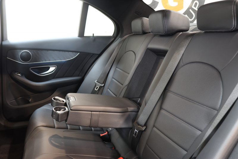 メルセデスベンツ Cクラス C200 AVG AMGﾗｲﾝ ﾚｰﾀﾞｰｾｰﾌﾃｨPKG　BSG搭載 後期 ｷｰﾚｽｺﾞｰ 黒革 HDDﾅﾋﾞTV ｽﾏﾎ連携 ﾊﾞｯｸｶﾒﾗ PTS LEDﾗｲﾄ AMGｴｱﾛ&18AW ﾀﾞｲﾅﾐｯｸS ｴｱｻｽ 9AT　2年保証