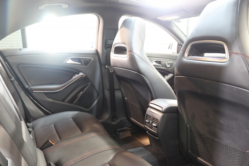 メルセデスベンツ CLAクラス CLA180ｽﾎﾟｰﾂ AMGﾚｻﾞｰｴｸｽｸﾙｰｼﾌﾞ&ﾚｰﾀﾞｰｾｰﾌﾃｨPKG　後期 ｷｰﾚｽｺﾞｰ 黒本革 ﾊﾟﾉﾗﾏSR HDDﾅﾋﾞTV ｽﾏﾎ連携 harman/kardon ﾊﾞｯｸｶﾒﾗ PTS LEDﾗｲﾄ AMGｴｱﾛ&18AW ﾀﾞｲﾅﾐｯｸS 7AT　2年保証