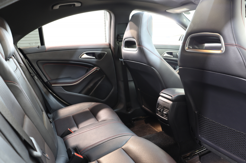 メルセデスベンツ CLAクラス CLA180ｽﾎﾟｰﾂ AMGﾚｻﾞｰｴｸｽｸﾙｰｼﾌﾞ&ﾚｰﾀﾞｰｾｰﾌﾃｨPKG　後期 ｷｰﾚｽｺﾞｰ 黒本革 ﾊﾟﾉﾗﾏSR HDDﾅﾋﾞTV ｽﾏﾎ連携 harman/kardon ﾊﾞｯｸｶﾒﾗ PTS LEDﾗｲﾄ AMGｴｱﾛ&18AW ﾀﾞｲﾅﾐｯｸS 7AT　2年保証【期間限定在庫】