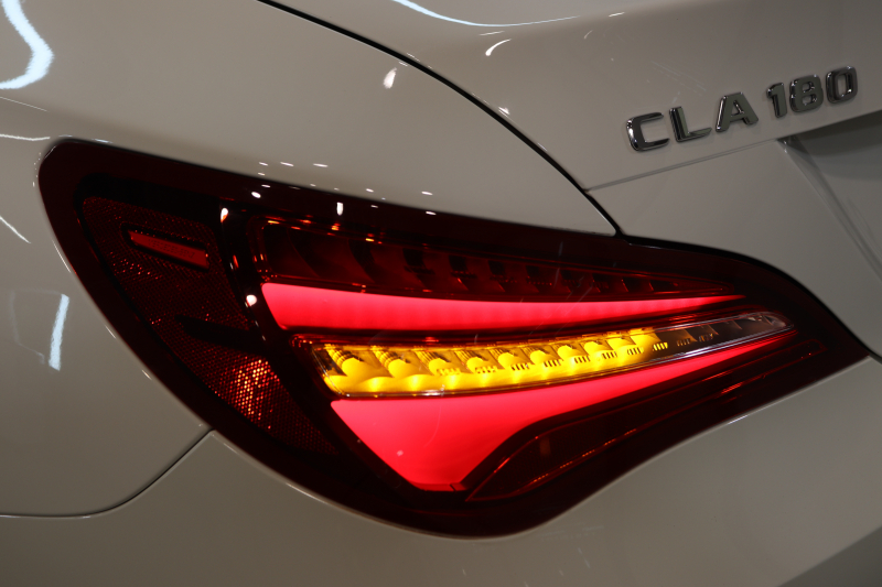 メルセデスベンツ CLAクラス CLA180ｽﾎﾟｰﾂ AMGﾚｻﾞｰｴｸｽｸﾙｰｼﾌﾞ&ﾚｰﾀﾞｰｾｰﾌﾃｨPKG　後期 ｷｰﾚｽｺﾞｰ 黒本革 ﾊﾟﾉﾗﾏSR HDDﾅﾋﾞTV ｽﾏﾎ連携 harman/kardon ﾊﾞｯｸｶﾒﾗ PTS LEDﾗｲﾄ AMGｴｱﾛ&18AW ﾀﾞｲﾅﾐｯｸS 7AT　2年保証