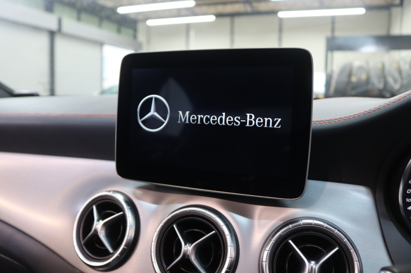 メルセデスベンツ CLAクラス CLA180ｽﾎﾟｰﾂ AMGﾚｻﾞｰｴｸｽｸﾙｰｼﾌﾞ&ﾚｰﾀﾞｰｾｰﾌﾃｨPKG　後期 ｷｰﾚｽｺﾞｰ 黒本革 ﾊﾟﾉﾗﾏSR HDDﾅﾋﾞTV ｽﾏﾎ連携 harman/kardon ﾊﾞｯｸｶﾒﾗ PTS LEDﾗｲﾄ AMGｴｱﾛ&18AW ﾀﾞｲﾅﾐｯｸS 7AT　2年保証