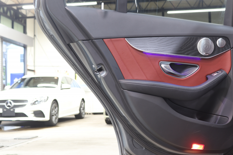 メルセデスベンツ Cクラス C200 AVG AMGﾗｲﾝ ﾚｻﾞｰｴｸｽｸﾙｰｼﾌﾞ&ﾚｰﾀﾞｰｾｰﾌﾃｨPKG　BSG搭載 後期 ｷｰﾚｽｺﾞｰ 赤本革 ﾍｯﾄﾞｱｯﾌﾟD HDDﾅﾋﾞTV ｽﾏﾎ連携 ﾌﾞﾙﾒｽﾀｰ ﾊﾞｯｸｶﾒﾗ PTS LEDﾗｲﾄ 自動ﾄﾗﾝｸ ﾊﾝｽﾞﾌﾘｰA AMGｴｱﾛ&18AW ﾀﾞｲﾅﾐｯｸS ｴｱｻｽ 9AT 希少色ｾﾚﾅｲﾄｸﾞﾚｰ　2年保証