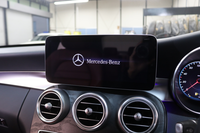 メルセデスベンツ Cクラス C200 AVG AMGﾗｲﾝ ﾚｻﾞｰｴｸｽｸﾙｰｼﾌﾞ&ﾚｰﾀﾞｰｾｰﾌﾃｨPKG　BSG搭載 後期 ｷｰﾚｽｺﾞｰ 赤本革 ﾍｯﾄﾞｱｯﾌﾟD HDDﾅﾋﾞTV ｽﾏﾎ連携 ﾌﾞﾙﾒｽﾀｰ ﾊﾞｯｸｶﾒﾗ PTS LEDﾗｲﾄ 自動ﾄﾗﾝｸ ﾊﾝｽﾞﾌﾘｰA AMGｴｱﾛ&18AW ﾀﾞｲﾅﾐｯｸS ｴｱｻｽ 9AT 希少色ｾﾚﾅｲﾄｸﾞﾚｰ　2年保証