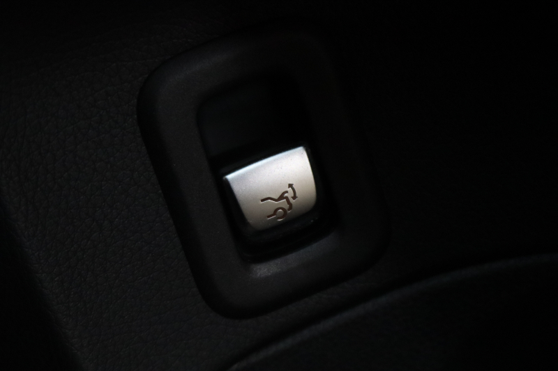 メルセデスベンツ Cクラス C200 AVG AMGﾗｲﾝ ﾚｻﾞｰｴｸｽｸﾙｰｼﾌﾞ&ﾚｰﾀﾞｰｾｰﾌﾃｨPKG　BSG搭載 後期 ｷｰﾚｽｺﾞｰ 赤本革 ﾍｯﾄﾞｱｯﾌﾟD HDDﾅﾋﾞTV ｽﾏﾎ連携 ﾌﾞﾙﾒｽﾀｰ ﾊﾞｯｸｶﾒﾗ PTS LEDﾗｲﾄ 自動ﾄﾗﾝｸ ﾊﾝｽﾞﾌﾘｰA AMGｴｱﾛ&18AW ﾀﾞｲﾅﾐｯｸS ｴｱｻｽ 9AT 希少色ｾﾚﾅｲﾄｸﾞﾚｰ　2年保証