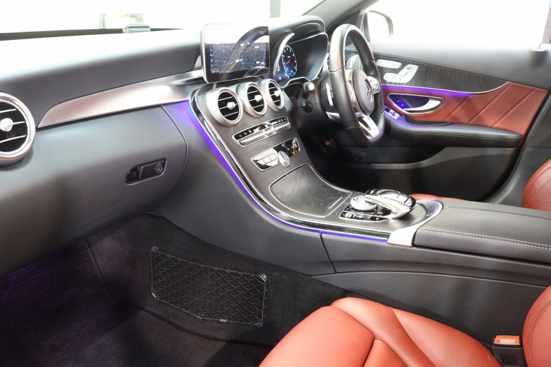 メルセデスベンツ Cクラス C200 AVG AMGﾗｲﾝ ﾚｻﾞｰｴｸｽｸﾙｰｼﾌﾞ&ﾚｰﾀﾞｰｾｰﾌﾃｨPKG　BSG搭載 後期 ｷｰﾚｽｺﾞｰ 赤本革 ﾍｯﾄﾞｱｯﾌﾟD HDDﾅﾋﾞTV ｽﾏﾎ連携 ﾌﾞﾙﾒｽﾀｰ ﾊﾞｯｸｶﾒﾗ PTS LEDﾗｲﾄ 自動ﾄﾗﾝｸ ﾊﾝｽﾞﾌﾘｰA AMGｴｱﾛ&18AW ﾀﾞｲﾅﾐｯｸS ｴｱｻｽ 9AT 希少色ｾﾚﾅｲﾄｸﾞﾚｰ　2年保証