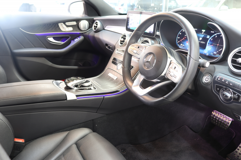 メルセデスベンツ Cクラス C200 ﾛｰﾚｳｽｴﾃﾞｨｼｮﾝ ﾚｻﾞｰｴｸｽｸﾙｰｼﾌﾞ&ﾚｰﾀﾞｰｾｰﾌﾃｨPKG　特別仕様車 BSG搭載 後期 ｷｰﾚｽｺﾞｰ 黒本革 ﾍｯﾄﾞｱｯﾌﾟD HDDﾅﾋﾞTV ｽﾏﾎ連携 ﾌﾞﾙﾒｽﾀｰ 360ｶﾒﾗ PTS LEDﾗｲﾄ 自動ﾄﾗﾝｸ ﾊﾝｽﾞﾌﾘｰA AMGｴｱﾛ&18AW ｴｱｻｽ 9AT　2年保証