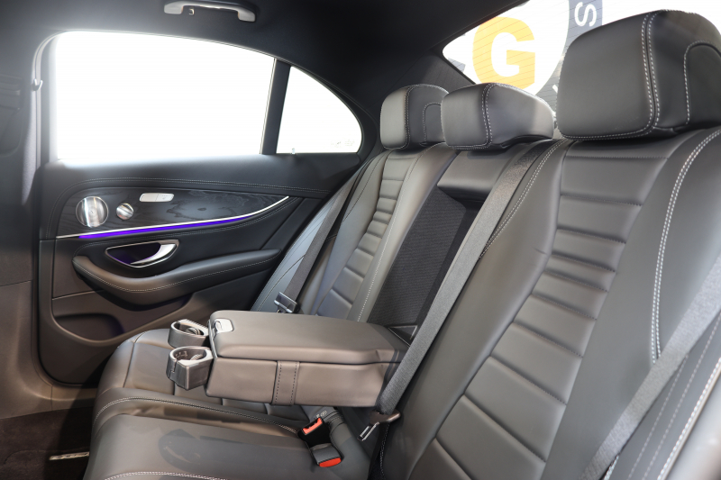 メルセデスベンツ Eクラス E200 AVG ｽﾎﾟｰﾂ ﾚｻﾞｰ&ﾚｰﾀﾞｰｾｰﾌﾃｨPKG　1ｵｰﾅｰ ｷｰﾚｽｺﾞｰ 黒本革 ﾍｯﾄﾞｱｯﾌﾟD HDDﾅﾋﾞTV ｽﾏﾎ連携 ﾌﾞﾙﾒｽﾀｰ 360ｶﾒﾗ PTS LEDﾗｲﾄ 自動ﾄﾗﾝｸ AMGｴｱﾛ&19AW ﾀﾞｲﾅﾐｯｸS 9AT　2年保証