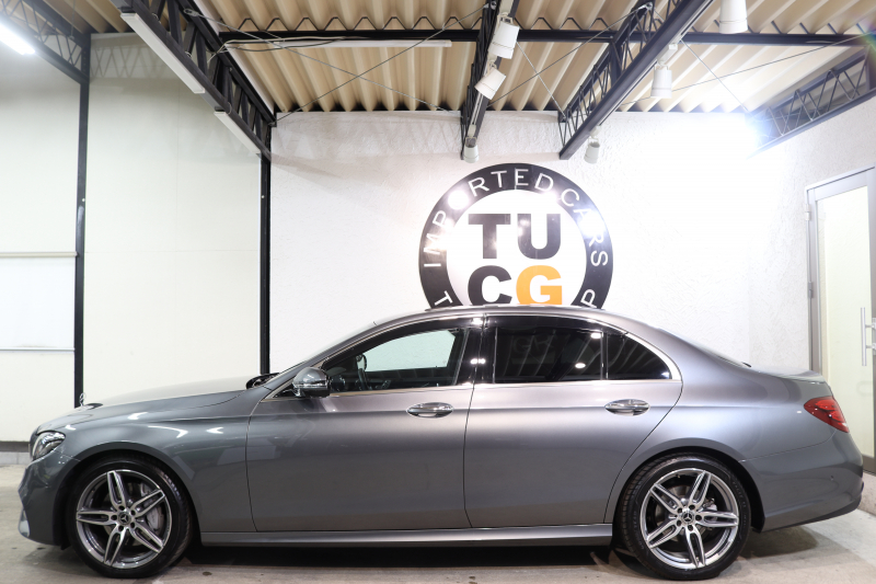 メルセデスベンツ Eクラス E200 AVG ｽﾎﾟｰﾂ ﾚｻﾞｰ&ﾚｰﾀﾞｰｾｰﾌﾃｨPKG　1ｵｰﾅｰ ｷｰﾚｽｺﾞｰ 黒本革 ﾍｯﾄﾞｱｯﾌﾟD HDDﾅﾋﾞTV ｽﾏﾎ連携 ﾌﾞﾙﾒｽﾀｰ 360ｶﾒﾗ PTS LEDﾗｲﾄ 自動ﾄﾗﾝｸ AMGｴｱﾛ&19AW ﾀﾞｲﾅﾐｯｸS 9AT　2年保証