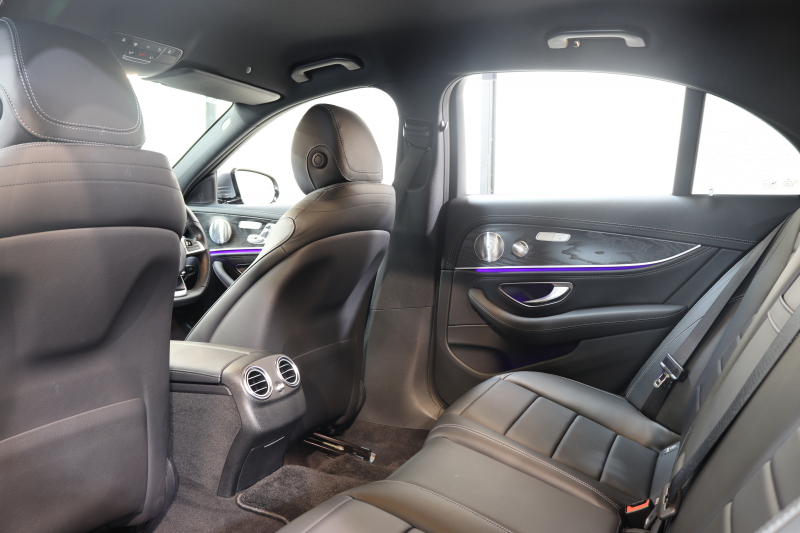 メルセデスベンツ Eクラス E200 AVG ｽﾎﾟｰﾂ ﾚｻﾞｰ&ﾚｰﾀﾞｰｾｰﾌﾃｨPKG　1ｵｰﾅｰ ｷｰﾚｽｺﾞｰ 黒本革 ﾍｯﾄﾞｱｯﾌﾟD HDDﾅﾋﾞTV ｽﾏﾎ連携 ﾌﾞﾙﾒｽﾀｰ 360ｶﾒﾗ PTS LEDﾗｲﾄ 自動ﾄﾗﾝｸ AMGｴｱﾛ&19AW ﾀﾞｲﾅﾐｯｸS 9AT　2年保証