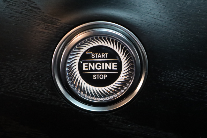 メルセデスベンツ Eクラス E200 AVG ｽﾎﾟｰﾂ ﾚｻﾞｰ&ﾚｰﾀﾞｰｾｰﾌﾃｨPKG　1ｵｰﾅｰ ｷｰﾚｽｺﾞｰ 黒本革 ﾍｯﾄﾞｱｯﾌﾟD HDDﾅﾋﾞTV ｽﾏﾎ連携 ﾌﾞﾙﾒｽﾀｰ 360ｶﾒﾗ PTS LEDﾗｲﾄ 自動ﾄﾗﾝｸ AMGｴｱﾛ&19AW ﾀﾞｲﾅﾐｯｸS 9AT　2年保証