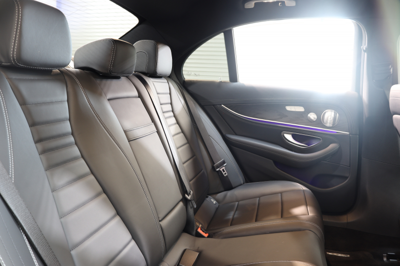 メルセデスベンツ Eクラス E200 AVG ｽﾎﾟｰﾂ ﾚｻﾞｰ&ﾚｰﾀﾞｰｾｰﾌﾃｨPKG　1ｵｰﾅｰ ｷｰﾚｽｺﾞｰ 黒本革 ﾍｯﾄﾞｱｯﾌﾟD HDDﾅﾋﾞTV ｽﾏﾎ連携 ﾌﾞﾙﾒｽﾀｰ 360ｶﾒﾗ PTS LEDﾗｲﾄ 自動ﾄﾗﾝｸ AMGｴｱﾛ&19AW ﾀﾞｲﾅﾐｯｸS 9AT　2年保証