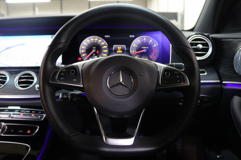 メルセデスベンツ Eクラス E200 AVG ｽﾎﾟｰﾂ ﾚｻﾞｰ&ﾚｰﾀﾞｰｾｰﾌﾃｨPKG　1ｵｰﾅｰ ｷｰﾚｽｺﾞｰ 黒本革 ﾍｯﾄﾞｱｯﾌﾟD HDDﾅﾋﾞTV ｽﾏﾎ連携 ﾌﾞﾙﾒｽﾀｰ 360ｶﾒﾗ PTS LEDﾗｲﾄ 自動ﾄﾗﾝｸ AMGｴｱﾛ&19AW ﾀﾞｲﾅﾐｯｸS 9AT　2年保証