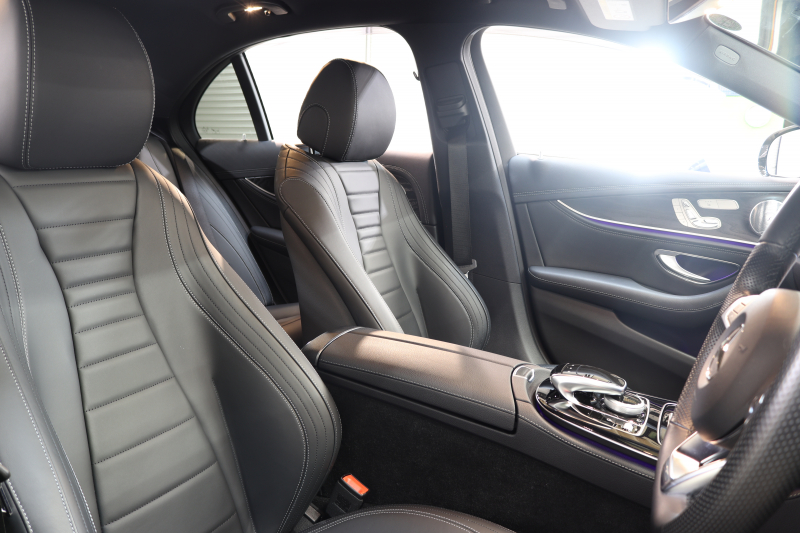 メルセデスベンツ Eクラス E200 AVG ｽﾎﾟｰﾂ ﾚｻﾞｰ&ﾚｰﾀﾞｰｾｰﾌﾃｨPKG　1ｵｰﾅｰ ｷｰﾚｽｺﾞｰ 黒本革 ﾍｯﾄﾞｱｯﾌﾟD HDDﾅﾋﾞTV ｽﾏﾎ連携 ﾌﾞﾙﾒｽﾀｰ 360ｶﾒﾗ PTS LEDﾗｲﾄ 自動ﾄﾗﾝｸ AMGｴｱﾛ&19AW ﾀﾞｲﾅﾐｯｸS 9AT　2年保証