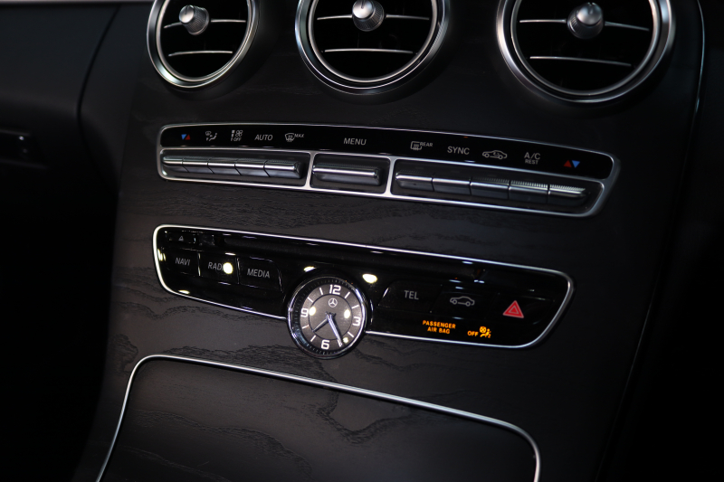 メルセデスベンツ Cクラス C180ｶﾌﾞﾘｵﾚ ｽﾎﾟｰﾂ ﾚｻﾞｰｴｸｽｸﾙｰｼﾌﾞ&ﾚｰﾀﾞｰｾｰﾌﾃｨPKG　1ｵｰﾅｰ ｷｰﾚｽｺﾞｰ 赤本革 ｴｱｽｶｰﾌ HDDﾅﾋﾞTV BT音楽 ﾍｯﾄﾞｱｯﾌﾟD ﾊﾞｯｸｶﾒﾗ PTS LEDﾗｲﾄ AMGｴｱﾛ&19AW ﾀﾞｲﾅﾐｯｸS 赤幌 9AT　2年保証