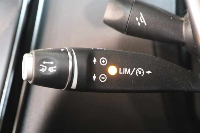 メルセデスベンツ Cクラス C180ｶﾌﾞﾘｵﾚ ｽﾎﾟｰﾂ ﾚｻﾞｰｴｸｽｸﾙｰｼﾌﾞ&ﾚｰﾀﾞｰｾｰﾌﾃｨPKG　1ｵｰﾅｰ ｷｰﾚｽｺﾞｰ 赤本革 ｴｱｽｶｰﾌ HDDﾅﾋﾞTV BT音楽 ﾍｯﾄﾞｱｯﾌﾟD ﾊﾞｯｸｶﾒﾗ PTS LEDﾗｲﾄ AMGｴｱﾛ&19AW ﾀﾞｲﾅﾐｯｸS 赤幌 9AT　2年保証