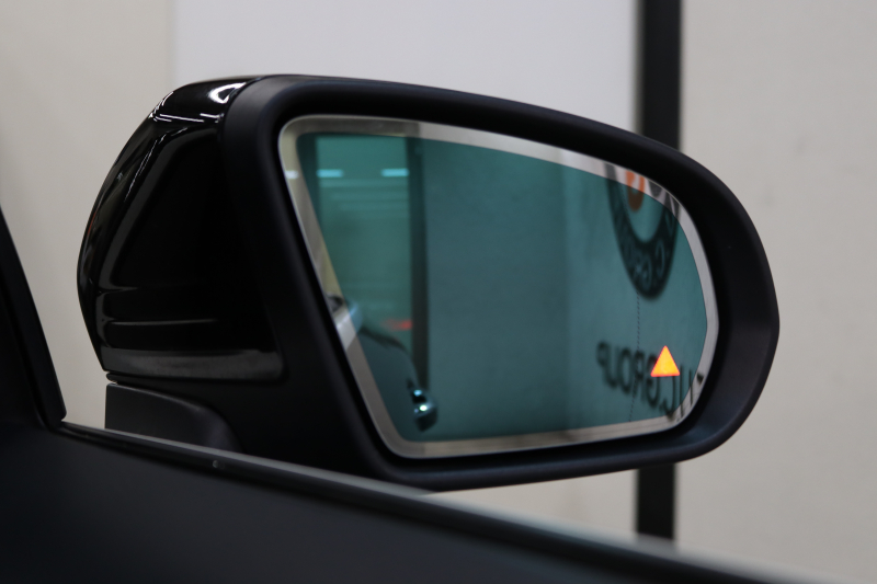 メルセデスベンツ Cクラス C180ｶﾌﾞﾘｵﾚ ｽﾎﾟｰﾂ ﾚｻﾞｰｴｸｽｸﾙｰｼﾌﾞ&ﾚｰﾀﾞｰｾｰﾌﾃｨPKG　1ｵｰﾅｰ ｷｰﾚｽｺﾞｰ 赤本革 ｴｱｽｶｰﾌ HDDﾅﾋﾞTV BT音楽 ﾍｯﾄﾞｱｯﾌﾟD ﾊﾞｯｸｶﾒﾗ PTS LEDﾗｲﾄ AMGｴｱﾛ&19AW ﾀﾞｲﾅﾐｯｸS 赤幌 9AT　2年保証