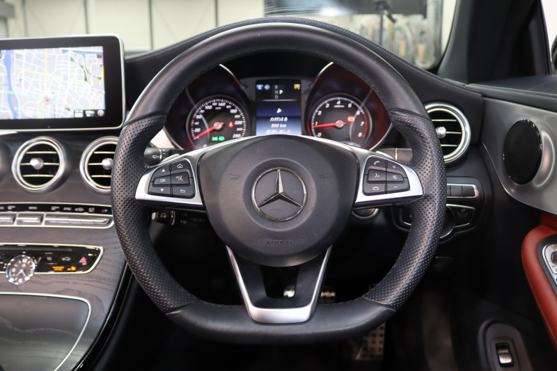 メルセデスベンツ Cクラス C180ｶﾌﾞﾘｵﾚ ｽﾎﾟｰﾂ ﾚｻﾞｰｴｸｽｸﾙｰｼﾌﾞ&ﾚｰﾀﾞｰｾｰﾌﾃｨPKG　1ｵｰﾅｰ ｷｰﾚｽｺﾞｰ 赤本革 ｴｱｽｶｰﾌ HDDﾅﾋﾞTV BT音楽 ﾍｯﾄﾞｱｯﾌﾟD ﾊﾞｯｸｶﾒﾗ PTS LEDﾗｲﾄ AMGｴｱﾛ&19AW ﾀﾞｲﾅﾐｯｸS 赤幌 9AT　2年保証