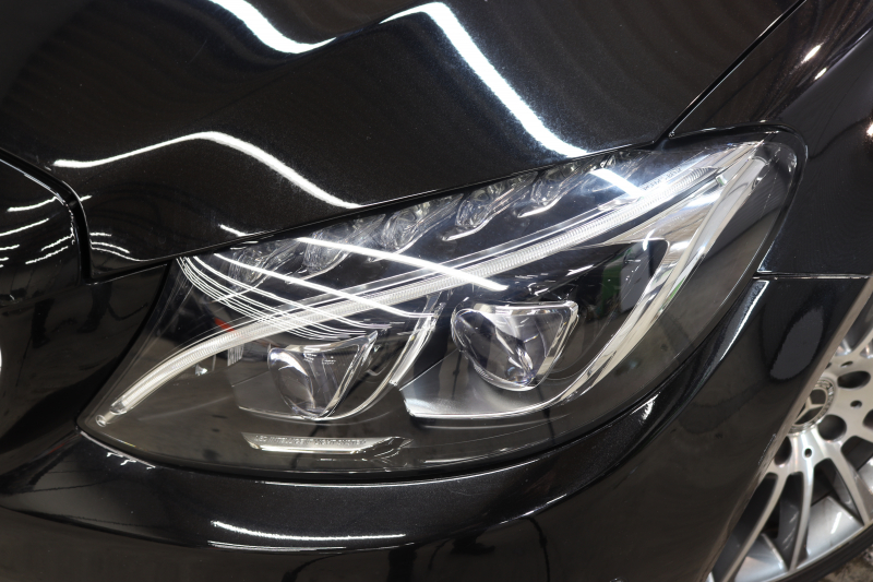 メルセデスベンツ Cクラス C180ｶﾌﾞﾘｵﾚ ｽﾎﾟｰﾂ ﾚｻﾞｰｴｸｽｸﾙｰｼﾌﾞ&ﾚｰﾀﾞｰｾｰﾌﾃｨPKG　1ｵｰﾅｰ ｷｰﾚｽｺﾞｰ 赤本革 ｴｱｽｶｰﾌ HDDﾅﾋﾞTV BT音楽 ﾍｯﾄﾞｱｯﾌﾟD ﾊﾞｯｸｶﾒﾗ PTS LEDﾗｲﾄ AMGｴｱﾛ&19AW ﾀﾞｲﾅﾐｯｸS 赤幌 9AT　2年保証