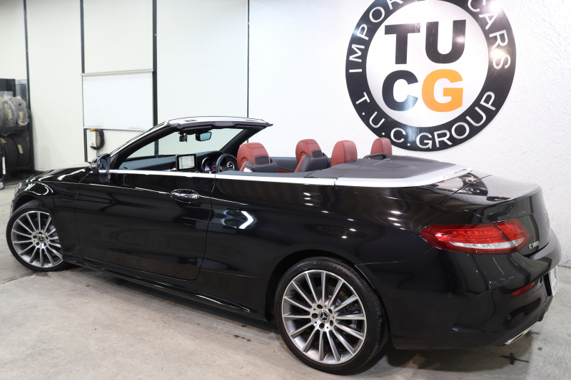 メルセデスベンツ Cクラス C180ｶﾌﾞﾘｵﾚ ｽﾎﾟｰﾂ ﾚｻﾞｰｴｸｽｸﾙｰｼﾌﾞ&ﾚｰﾀﾞｰｾｰﾌﾃｨPKG　1ｵｰﾅｰ ｷｰﾚｽｺﾞｰ 赤本革 ｴｱｽｶｰﾌ HDDﾅﾋﾞTV BT音楽 ﾍｯﾄﾞｱｯﾌﾟD ﾊﾞｯｸｶﾒﾗ PTS LEDﾗｲﾄ AMGｴｱﾛ&19AW ﾀﾞｲﾅﾐｯｸS 赤幌 9AT　2年保証