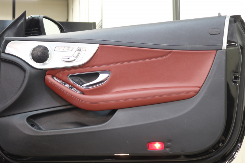 メルセデスベンツ Cクラス C180ｶﾌﾞﾘｵﾚ ｽﾎﾟｰﾂ ﾚｻﾞｰｴｸｽｸﾙｰｼﾌﾞ&ﾚｰﾀﾞｰｾｰﾌﾃｨPKG　1ｵｰﾅｰ ｷｰﾚｽｺﾞｰ 赤本革 ｴｱｽｶｰﾌ HDDﾅﾋﾞTV BT音楽 ﾍｯﾄﾞｱｯﾌﾟD ﾊﾞｯｸｶﾒﾗ PTS LEDﾗｲﾄ AMGｴｱﾛ&19AW ﾀﾞｲﾅﾐｯｸS 赤幌 9AT　2年保証