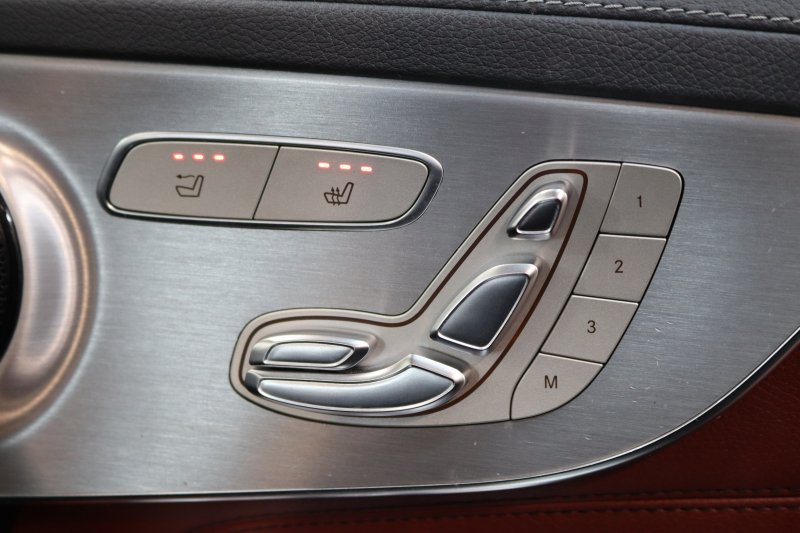 メルセデスベンツ Cクラス C180ｶﾌﾞﾘｵﾚ ｽﾎﾟｰﾂ ﾚｻﾞｰｴｸｽｸﾙｰｼﾌﾞ&ﾚｰﾀﾞｰｾｰﾌﾃｨPKG　1ｵｰﾅｰ ｷｰﾚｽｺﾞｰ 赤本革 ｴｱｽｶｰﾌ HDDﾅﾋﾞTV BT音楽 ﾍｯﾄﾞｱｯﾌﾟD ﾊﾞｯｸｶﾒﾗ PTS LEDﾗｲﾄ AMGｴｱﾛ&19AW ﾀﾞｲﾅﾐｯｸS 赤幌 9AT　2年保証