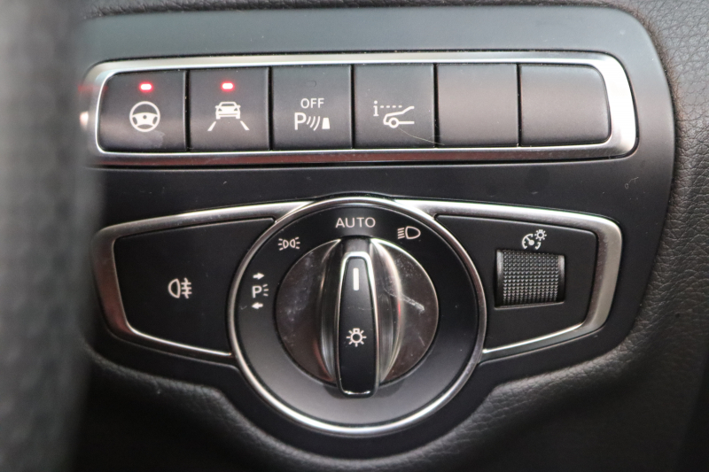 メルセデスベンツ Cクラス C180ｶﾌﾞﾘｵﾚ ｽﾎﾟｰﾂ ﾚｻﾞｰｴｸｽｸﾙｰｼﾌﾞ&ﾚｰﾀﾞｰｾｰﾌﾃｨPKG　1ｵｰﾅｰ ｷｰﾚｽｺﾞｰ 赤本革 ｴｱｽｶｰﾌ HDDﾅﾋﾞTV BT音楽 ﾍｯﾄﾞｱｯﾌﾟD ﾊﾞｯｸｶﾒﾗ PTS LEDﾗｲﾄ AMGｴｱﾛ&19AW ﾀﾞｲﾅﾐｯｸS 赤幌 9AT　2年保証