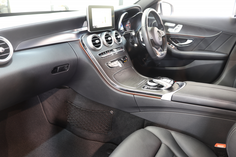 メルセデスベンツ Cクラス C200 AVG AMGﾗｲﾝ ﾚｻﾞｰｴｸｽｸﾙｰｼﾌﾞ&ﾚｰﾀﾞｰｾｰﾌﾃｨPKG　ｷｰﾚｽｺﾞｰ 黒本革 ﾍｯﾄﾞｱｯﾌﾟD HDDﾅﾋﾞTV BT音楽 ﾊﾞｯｸｶﾒﾗ PTS LEDﾗｲﾄ 自動ﾄﾗﾝｸ ﾊﾝｽﾞﾌﾘｰA AMGｴｱﾛ&18AW ｴｱｻｽ ﾀﾞｲﾅﾐｯｸS 7AT　2年保証