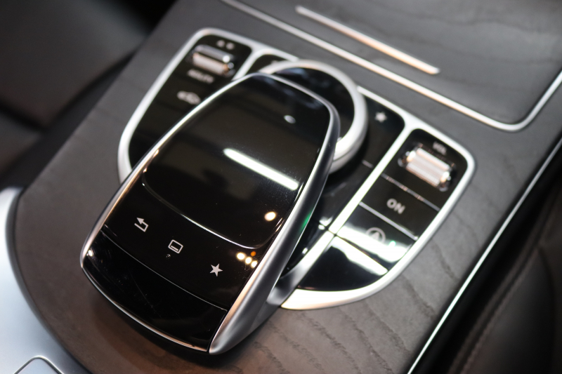 メルセデスベンツ Cクラス C200 AVG AMGﾗｲﾝ ﾚｻﾞｰｴｸｽｸﾙｰｼﾌﾞ&ﾚｰﾀﾞｰｾｰﾌﾃｨPKG　ｷｰﾚｽｺﾞｰ 黒本革 ﾍｯﾄﾞｱｯﾌﾟD HDDﾅﾋﾞTV BT音楽 ﾊﾞｯｸｶﾒﾗ PTS LEDﾗｲﾄ 自動ﾄﾗﾝｸ ﾊﾝｽﾞﾌﾘｰA AMGｴｱﾛ&18AW ｴｱｻｽ ﾀﾞｲﾅﾐｯｸS 7AT　2年保証