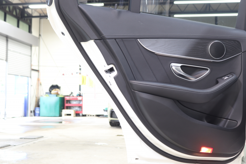 メルセデスベンツ Cクラス C200 AVG AMGﾗｲﾝ ﾚｻﾞｰｴｸｽｸﾙｰｼﾌﾞ&ﾚｰﾀﾞｰｾｰﾌﾃｨPKG　ｷｰﾚｽｺﾞｰ 黒本革 ﾍｯﾄﾞｱｯﾌﾟD HDDﾅﾋﾞTV BT音楽 ﾊﾞｯｸｶﾒﾗ PTS LEDﾗｲﾄ 自動ﾄﾗﾝｸ ﾊﾝｽﾞﾌﾘｰA AMGｴｱﾛ&18AW ｴｱｻｽ ﾀﾞｲﾅﾐｯｸS 7AT　2年保証