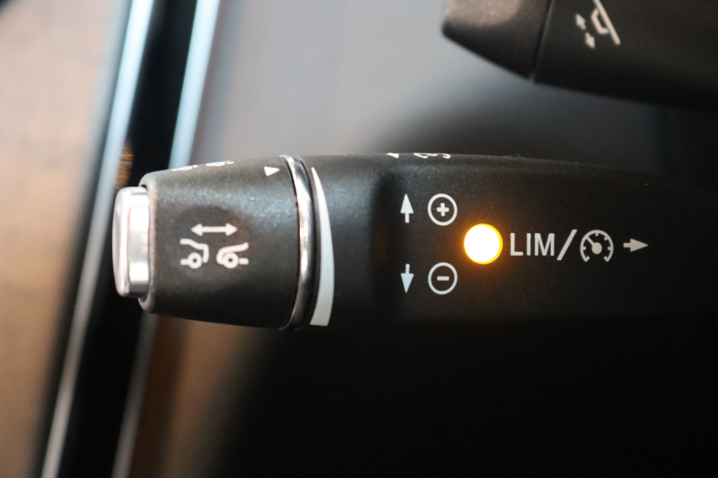 メルセデスベンツ Cクラス C200 AVG AMGﾗｲﾝ ﾚｻﾞｰｴｸｽｸﾙｰｼﾌﾞ&ﾚｰﾀﾞｰｾｰﾌﾃｨPKG　ｷｰﾚｽｺﾞｰ 黒本革 ﾍｯﾄﾞｱｯﾌﾟD HDDﾅﾋﾞTV BT音楽 ﾊﾞｯｸｶﾒﾗ PTS LEDﾗｲﾄ 自動ﾄﾗﾝｸ ﾊﾝｽﾞﾌﾘｰA AMGｴｱﾛ&18AW ｴｱｻｽ ﾀﾞｲﾅﾐｯｸS 7AT　2年保証