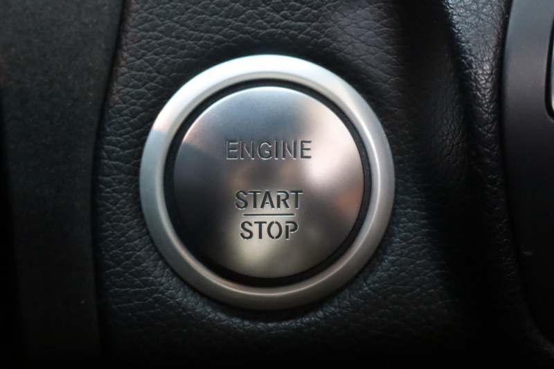 メルセデスベンツ Cクラス C200 AVG AMGﾗｲﾝ ﾚｻﾞｰｴｸｽｸﾙｰｼﾌﾞ&ﾚｰﾀﾞｰｾｰﾌﾃｨPKG　ｷｰﾚｽｺﾞｰ 黒本革 ﾍｯﾄﾞｱｯﾌﾟD HDDﾅﾋﾞTV BT音楽 ﾊﾞｯｸｶﾒﾗ PTS LEDﾗｲﾄ 自動ﾄﾗﾝｸ ﾊﾝｽﾞﾌﾘｰA AMGｴｱﾛ&18AW ｴｱｻｽ ﾀﾞｲﾅﾐｯｸS 7AT　2年保証