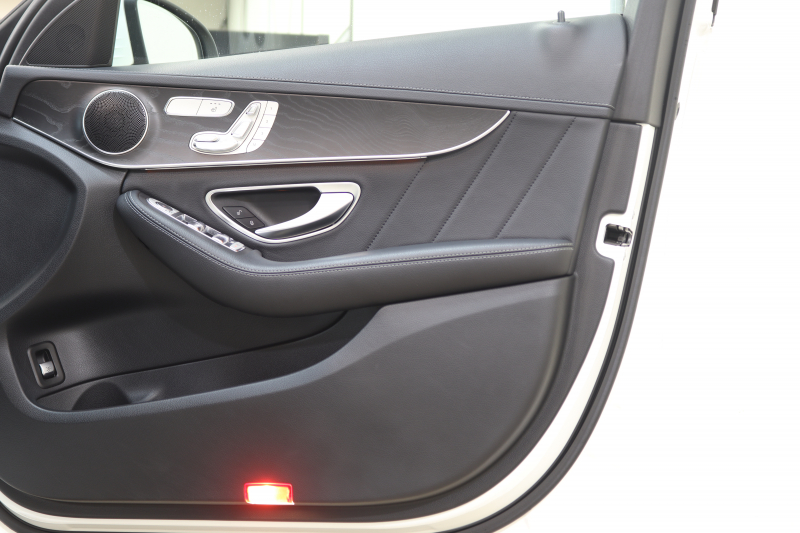 メルセデスベンツ Cクラス C200 AVG AMGﾗｲﾝ ﾚｻﾞｰｴｸｽｸﾙｰｼﾌﾞ&ﾚｰﾀﾞｰｾｰﾌﾃｨPKG　ｷｰﾚｽｺﾞｰ 黒本革 ﾍｯﾄﾞｱｯﾌﾟD HDDﾅﾋﾞTV BT音楽 ﾊﾞｯｸｶﾒﾗ PTS LEDﾗｲﾄ 自動ﾄﾗﾝｸ ﾊﾝｽﾞﾌﾘｰA AMGｴｱﾛ&18AW ｴｱｻｽ ﾀﾞｲﾅﾐｯｸS 7AT　2年保証