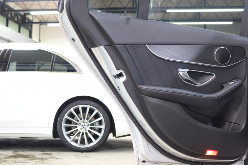 メルセデスベンツ Cクラス C220d AVG AMGﾗｲﾝ ﾚｰﾀﾞｰｾｰﾌﾃｨPKG　後期 ｷｰﾚｽｺﾞｰ 黒革 HDDﾅﾋﾞTV ｽﾏﾎ連携 ﾊﾞｯｸｶﾒﾗ PTS LEDﾗｲﾄ AMGｴｱﾛ&18AW ﾀﾞｲﾅﾐｯｸS ｴｱｻｽ 9AT　2年保証