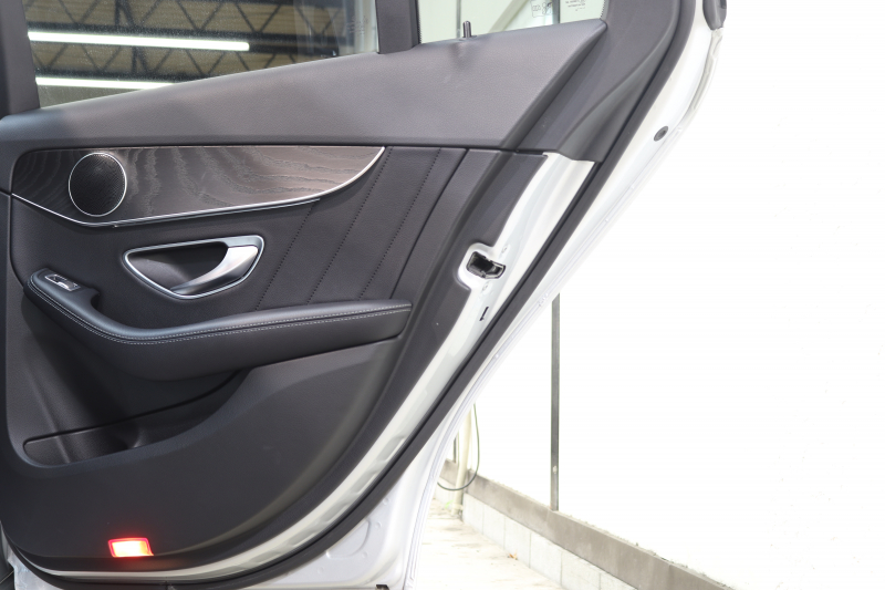 メルセデスベンツ Cクラス C220d AVG AMGﾗｲﾝ ﾚｰﾀﾞｰｾｰﾌﾃｨPKG　後期 ｷｰﾚｽｺﾞｰ 黒革 HDDﾅﾋﾞTV ｽﾏﾎ連携 ﾊﾞｯｸｶﾒﾗ PTS LEDﾗｲﾄ AMGｴｱﾛ&18AW ﾀﾞｲﾅﾐｯｸS ｴｱｻｽ 9AT　2年保証