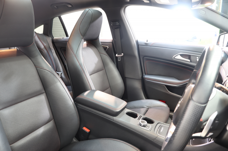 メルセデスベンツ CLAクラス CLA180ｼｭｰﾃｨﾝｸﾞﾌﾞﾚｰｸ ｽﾎﾟｰﾂ AMGﾚｻﾞｰｴｸｽｸﾙｰｼﾌﾞ&ﾚｰﾀﾞｰｾｰﾌﾃｨPKG　後期 ｷｰﾚｽｺﾞｰ 黒本革 ﾊﾟﾉﾗﾏSR HDDﾅﾋﾞTV ｽﾏﾎ連携 harman/kardon ﾊﾞｯｸｶﾒﾗ PTS LEDﾗｲﾄ 自動Rｹﾞｰﾄ ﾊﾝｽﾞﾌﾘｰA AMGｴｱﾛ&18AW 7AT　2年保証