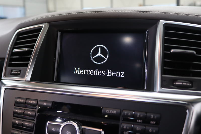 AMG Mクラス ML63 AMGﾊﾟﾌｫｰﾏﾝｽ&ﾃﾞｼﾞｰﾉｴｸｽｸﾙｰｼﾌﾞ&ﾚｰﾀﾞｰｾｰﾌﾃｨPKG　ｷｰﾚｽｺﾞｰ 茶本革 ﾍﾞﾝﾁﾚｰﾀｰ ﾊﾟﾉﾗﾏSR HDDﾅﾋﾞTV&ｷｬﾝｾﾗｰ harman/kardon 360ｶﾒﾗ PTS ｷｾﾉﾝ AMG専用装備&ﾁｭｰﾆﾝｸﾞ 7AT 希少色ﾊﾟﾗｼﾞｳﾑｼﾙﾊﾞ-　2年保証