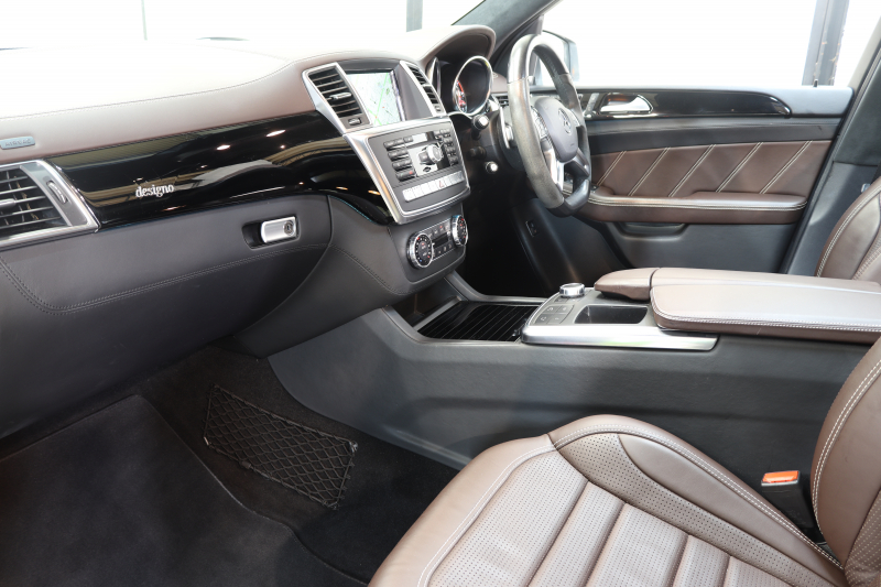 AMG Mクラス ML63 AMGﾊﾟﾌｫｰﾏﾝｽ&ﾃﾞｼﾞｰﾉｴｸｽｸﾙｰｼﾌﾞ&ﾚｰﾀﾞｰｾｰﾌﾃｨPKG　ｷｰﾚｽｺﾞｰ 茶本革 ﾍﾞﾝﾁﾚｰﾀｰ ﾊﾟﾉﾗﾏSR HDDﾅﾋﾞTV&ｷｬﾝｾﾗｰ harman/kardon 360ｶﾒﾗ PTS ｷｾﾉﾝ AMG専用装備&ﾁｭｰﾆﾝｸﾞ 7AT 希少色ﾊﾟﾗｼﾞｳﾑｼﾙﾊﾞ-　2年保証