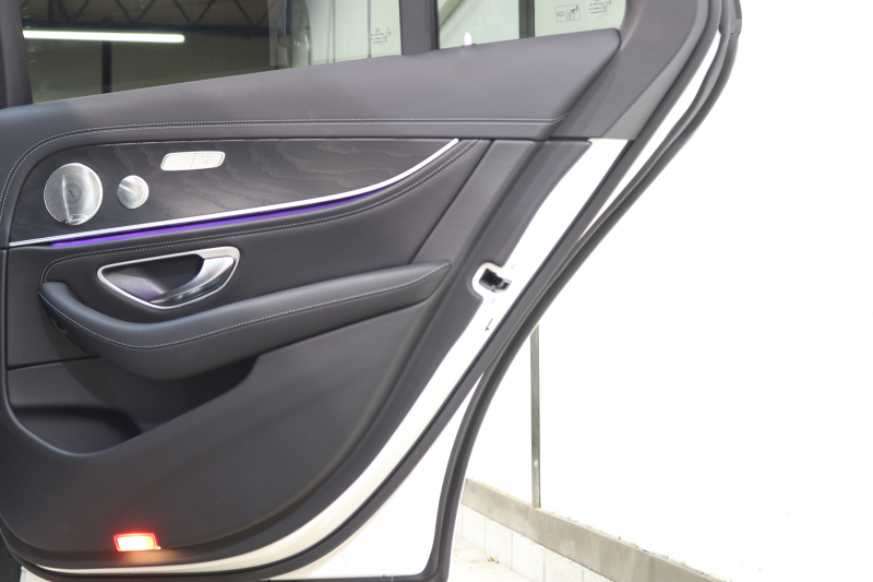 メルセデスベンツ Eクラス E200 AVG ｽﾎﾟｰﾂ ﾚｻﾞｰ&ﾚｰﾀﾞｰｾｰﾌﾃｨPKG　ｷｰﾚｽｺﾞｰ 黒本革 HDDﾅﾋﾞTV ｽﾏﾎ連携 ﾌﾞﾙﾒｽﾀｰ 360ｶﾒﾗ PTS LEDﾗｲﾄ 自動ﾄﾗﾝｸ AMGｴｱﾛ&19AW ﾀﾞｲﾅﾐｯｸS 9AT　2年保証