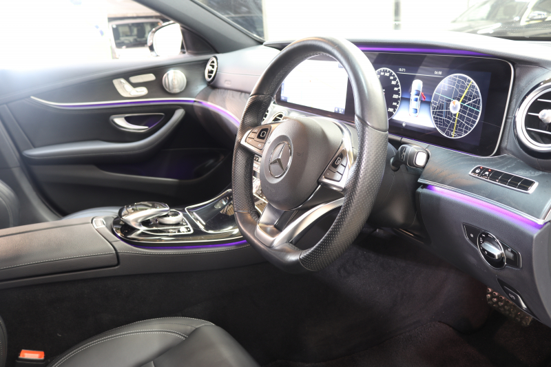 メルセデスベンツ Eクラス E200 AVG ｽﾎﾟｰﾂ ﾚｻﾞｰ&ﾚｰﾀﾞｰｾｰﾌﾃｨPKG　ｷｰﾚｽｺﾞｰ 黒本革 HDDﾅﾋﾞTV ｽﾏﾎ連携 ﾌﾞﾙﾒｽﾀｰ 360ｶﾒﾗ PTS LEDﾗｲﾄ 自動ﾄﾗﾝｸ AMGｴｱﾛ&19AW ﾀﾞｲﾅﾐｯｸS 9AT　2年保証