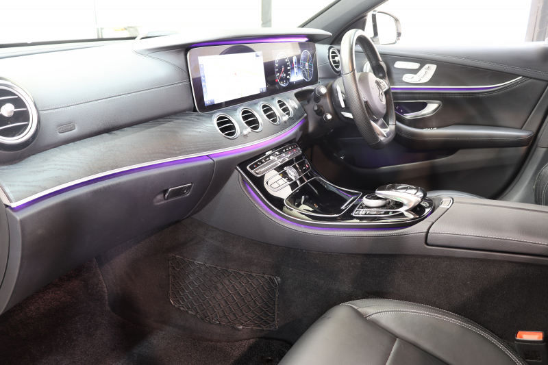 メルセデスベンツ Eクラス E200 AVG ｽﾎﾟｰﾂ ﾚｻﾞｰ&ﾚｰﾀﾞｰｾｰﾌﾃｨPKG　ｷｰﾚｽｺﾞｰ 黒本革 HDDﾅﾋﾞTV ｽﾏﾎ連携 ﾌﾞﾙﾒｽﾀｰ 360ｶﾒﾗ PTS LEDﾗｲﾄ 自動ﾄﾗﾝｸ AMGｴｱﾛ&19AW ﾀﾞｲﾅﾐｯｸS 9AT　2年保証