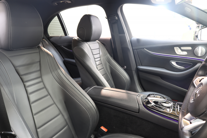 メルセデスベンツ Eクラス E200 AVG ｽﾎﾟｰﾂ ﾚｻﾞｰ&ﾚｰﾀﾞｰｾｰﾌﾃｨPKG　ｷｰﾚｽｺﾞｰ 黒本革 HDDﾅﾋﾞTV ｽﾏﾎ連携 ﾌﾞﾙﾒｽﾀｰ 360ｶﾒﾗ PTS LEDﾗｲﾄ 自動ﾄﾗﾝｸ AMGｴｱﾛ&19AW ﾀﾞｲﾅﾐｯｸS 9AT　2年保証