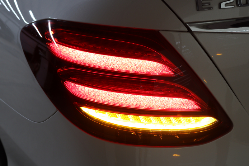 メルセデスベンツ Eクラス E200 AVG ｽﾎﾟｰﾂ ﾚｻﾞｰ&ﾚｰﾀﾞｰｾｰﾌﾃｨPKG　ｷｰﾚｽｺﾞｰ 黒本革 HDDﾅﾋﾞTV ｽﾏﾎ連携 ﾌﾞﾙﾒｽﾀｰ 360ｶﾒﾗ PTS LEDﾗｲﾄ 自動ﾄﾗﾝｸ AMGｴｱﾛ&19AW ﾀﾞｲﾅﾐｯｸS 9AT　2年保証