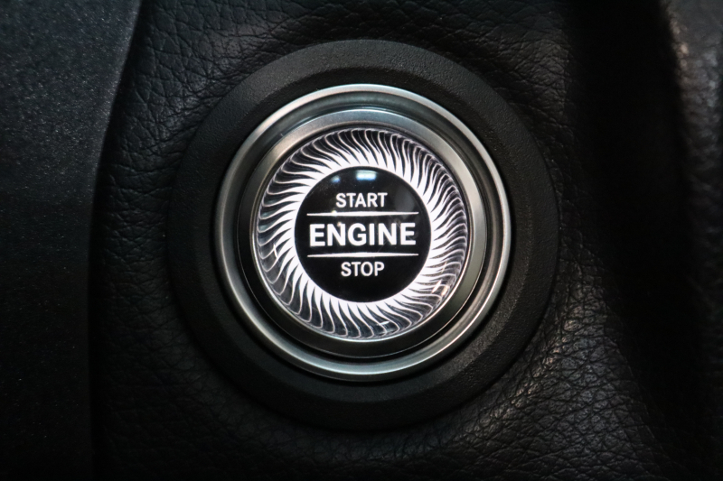 メルセデスベンツ Cクラス C180ｶﾌﾞﾘｵﾚ ｽﾎﾟｰﾂ ﾚｻﾞｰｴｸｽｸﾙｰｼﾌﾞ&ﾚｰﾀﾞｰｾｰﾌﾃｨPKG　後期 MEｺﾈｸﾄ ｷｰﾚｽｺﾞｰ 白本革 赤幌 ｴｱｽｶｰﾌ ﾍｯﾄﾞｱｯﾌﾟD HDDﾅﾋﾞTV ｽﾏﾎ連携 ﾊﾞｯｸｶﾒﾗ PTS LEDﾗｲﾄ AMGｴｱﾛ&19AW ｴｱｻｽ ﾀﾞｲﾅﾐｯｸS 9AT　2年保証