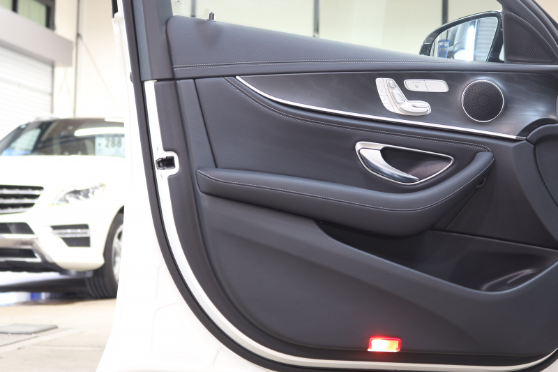 メルセデスベンツ Eクラス E220d ｽﾃｰｼｮﾝﾜｺﾞﾝ ｽﾎﾟｰﾂ AMGﾗｲﾝｲﾝﾃﾘｱ&ﾚｰﾀﾞｰｾｰﾌﾃｨPKG　ISG搭載 後期 MEｺﾈｸﾄ ｷｰﾚｽｺﾞｰ 黒本革 MBUXﾅﾋﾞTV&ARﾅﾋﾞ ｽﾏﾎ連携 360ｶﾒﾗ PTS LEDﾗｲﾄ 自動Rｹﾞｰﾄ ﾊﾝｽﾞﾌﾘｰA AMGｴｱﾛ&19AW ﾜｲﾔﾚｽ充電 9AT　2年保証 新車保証継承可