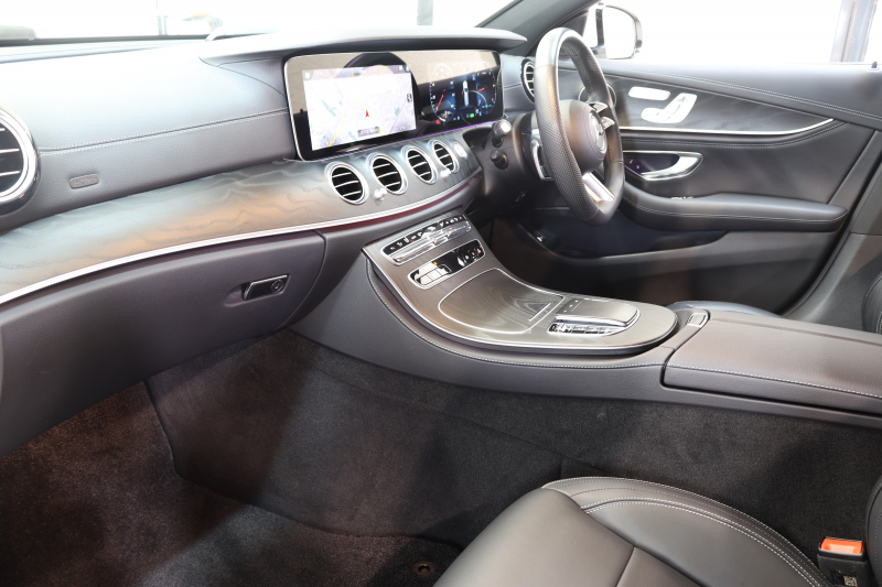 メルセデスベンツ Eクラス E220d ｽﾃｰｼｮﾝﾜｺﾞﾝ ｽﾎﾟｰﾂ AMGﾗｲﾝｲﾝﾃﾘｱ&ﾚｰﾀﾞｰｾｰﾌﾃｨPKG　ISG搭載 後期 MEｺﾈｸﾄ ｷｰﾚｽｺﾞｰ 黒本革 MBUXﾅﾋﾞTV&ARﾅﾋﾞ ｽﾏﾎ連携 360ｶﾒﾗ PTS LEDﾗｲﾄ 自動Rｹﾞｰﾄ ﾊﾝｽﾞﾌﾘｰA AMGｴｱﾛ&19AW ﾜｲﾔﾚｽ充電 9AT　2年保証 新車保証継承可